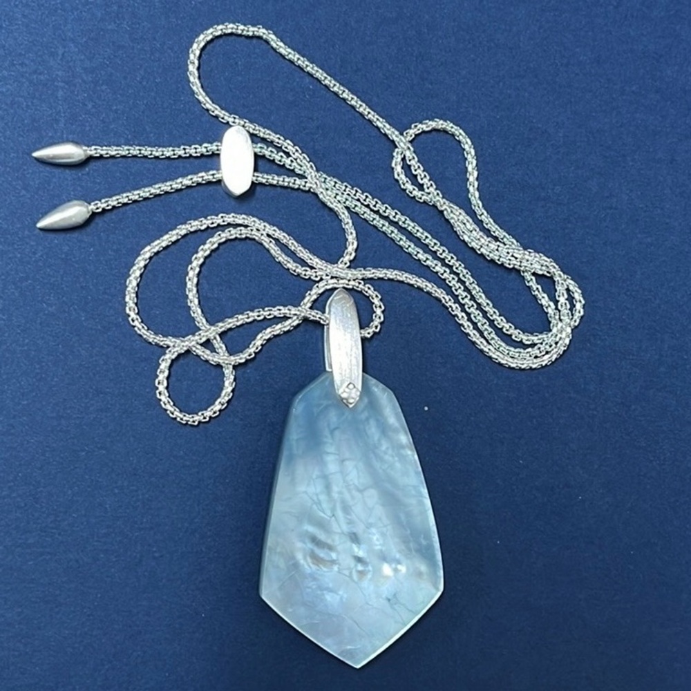 Kendra Scott necklace